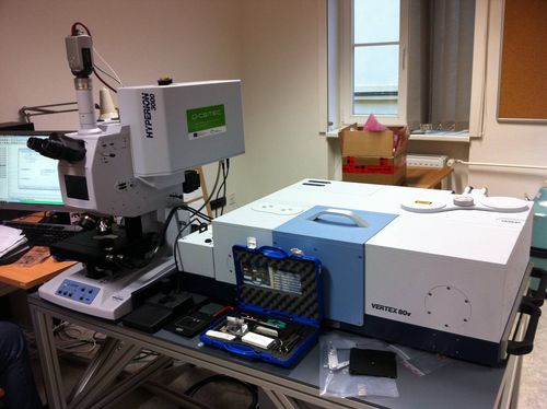 Bruker FTIR Hyperion Vertex