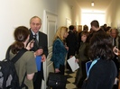 Prof. Humlíček dává interview i uvnitř budovy